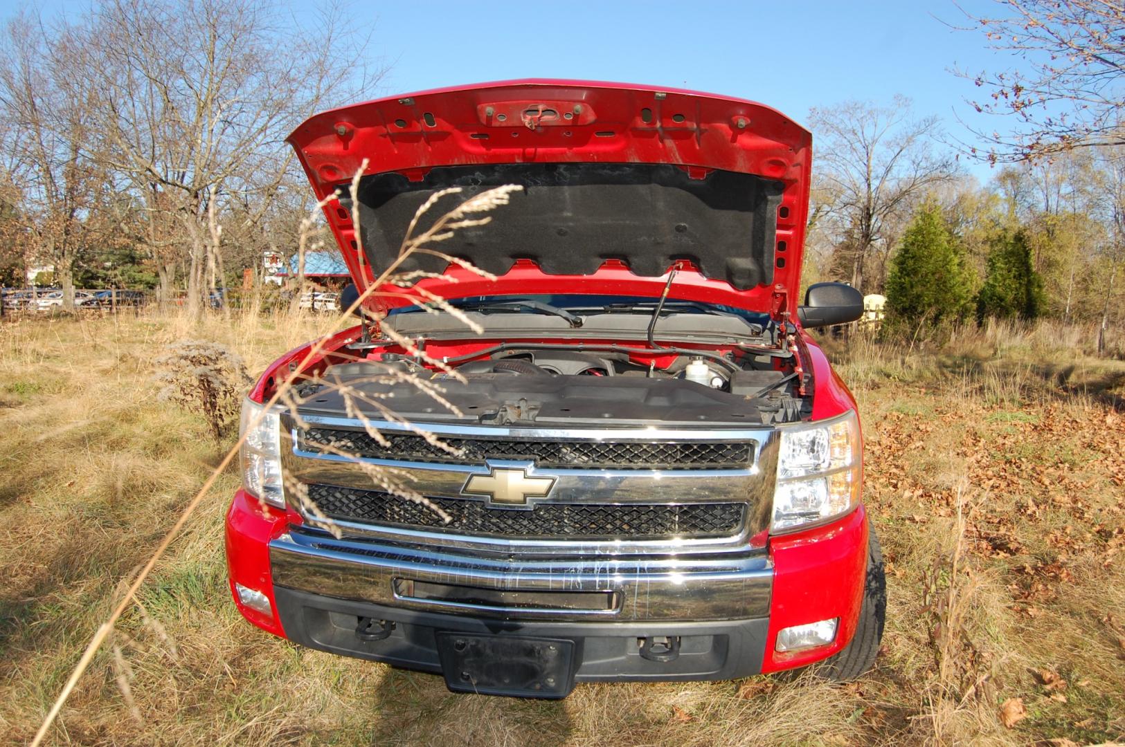 2010 RED /Black Cloth Chevrolet Silverado 1500 LT1 (1GCSKSE3XAZ) with an 5.3L V8 OHV 16V FFV engine, Automatic transmission transmission, located at 6528 Lower York Road, New Hope, PA, 18938, (215) 862-9555, 40.358707, -74.977882 - Here for sale is a very nice 2010 Chevrolet Silverado 1500 extended cab with a Z71 package. Under the hood is a strong running 5.3 liter V8 which puts power to 2 or 4 wheels via a smooth shifting automatic transmission. Features include; Black cloth interior, keyless entry, 2 remotes, 3 keys, cru - Photo#25